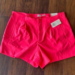 🔘A new day, neon pink shorts